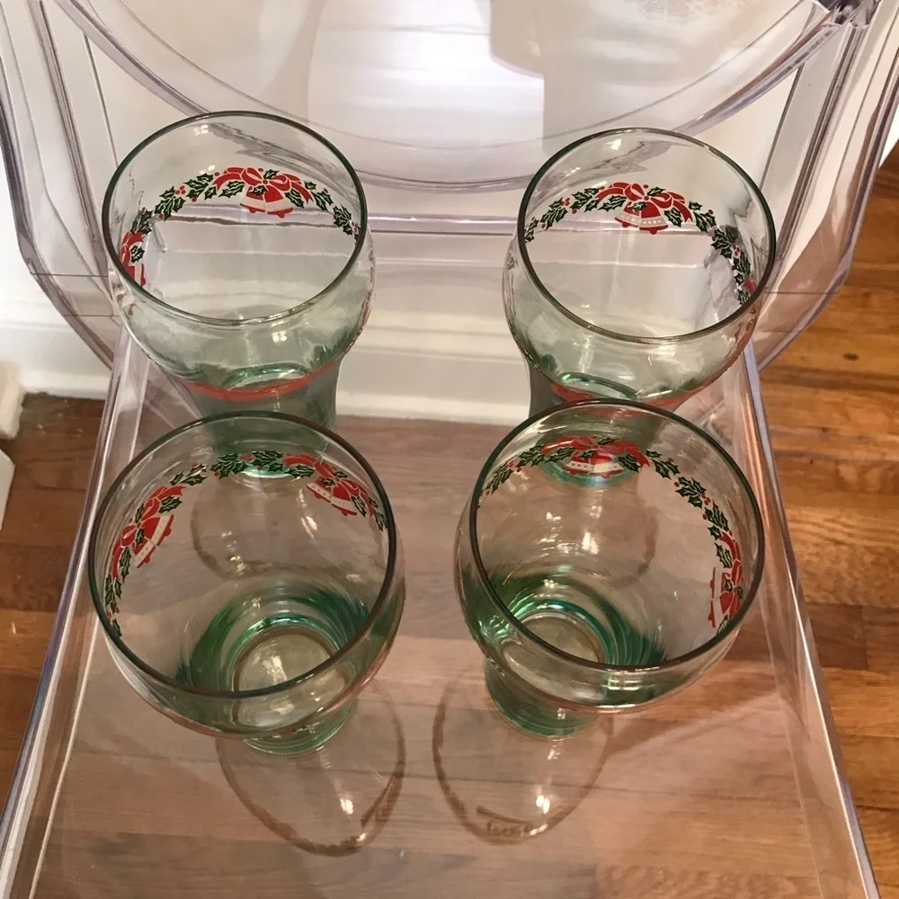 Vintage Coca Cola Glasses 4 Christmas Holiday Winter Holly Bells red green